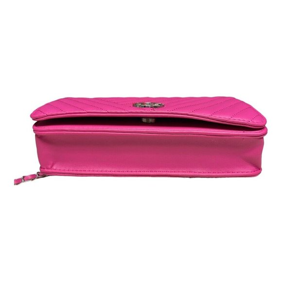 Badgley Mischka Studio Crossbody Purse Hot Pink Quilted Faux Leather Chain NEW - Picture 6 of 16